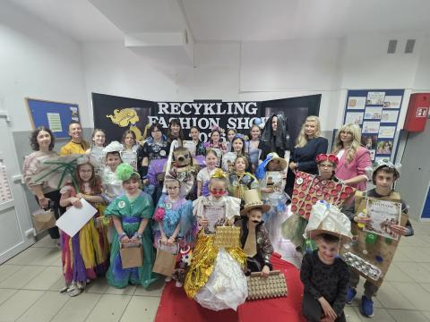 Recykling na wybiegu: Eko-moda w Ratowicach!