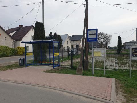 Nowa wiata autobusowa w Jeszkowicach już służy mieszkańcom!